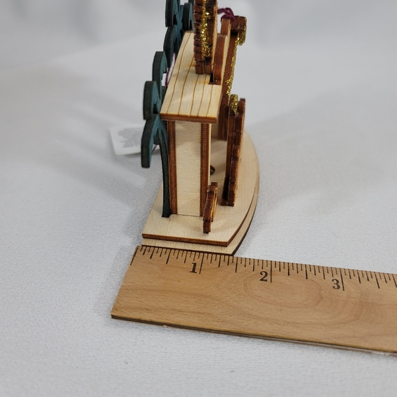 Ginger Cottages Nativity Scene - Picture 13 of 16